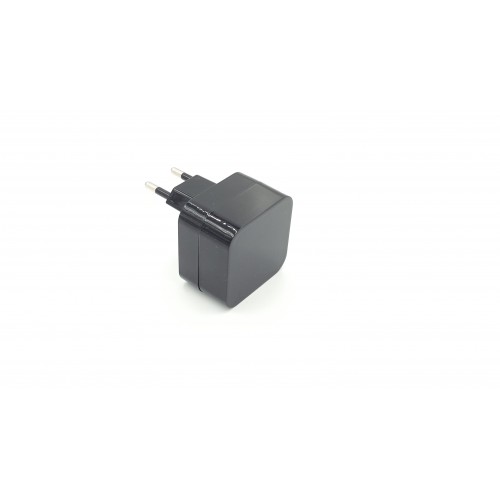 USB-laturiin piilotettu IP-kamera